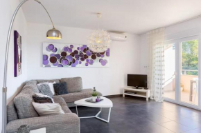 Medulin 2 Bedroom Apartment with Sea View, Balcony & Free Parking